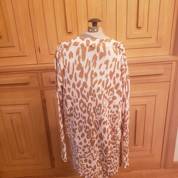 Pink leopard print, oversized sweater - Picture 4 of 5